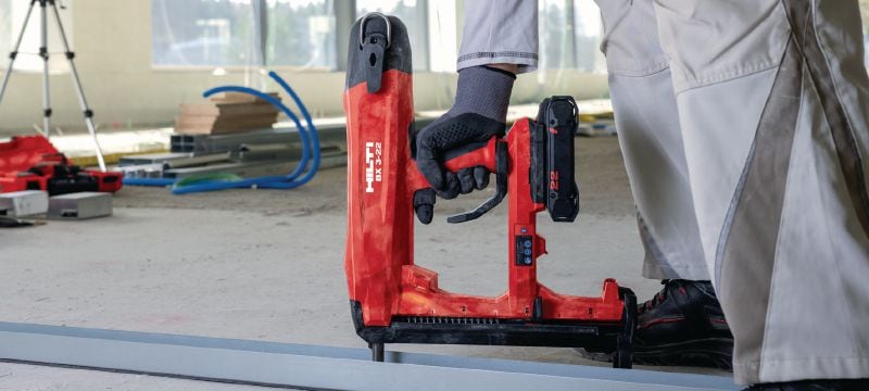 Cloueur pour béton sans fil BX 3-L-22 (clous plus longs) Cloueur sans fil sur batterie Nuron, pour clous longs (max. 36 mm | 1-13/32), destiné à fixer les rails pour cloisons sèches et autres matériaux légers sur le béton, l'acier et la maçonnerie. Applications 1