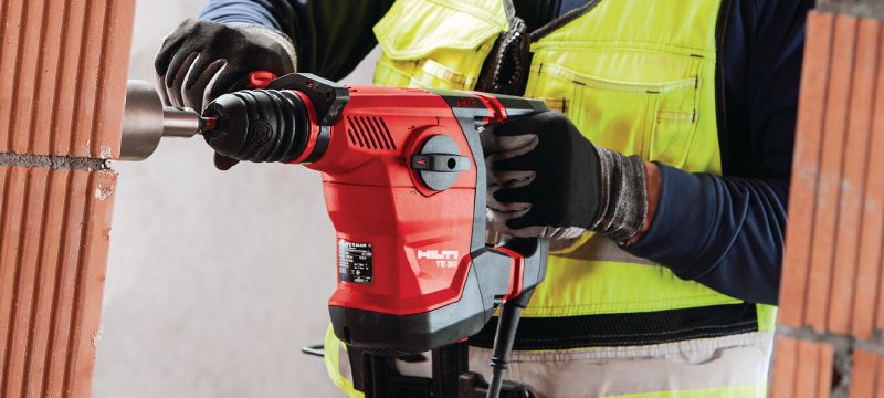 Perforateur TE 30-AVR Perforateur SDS Plus (TE-C) puissant pour le forage et le piquage correctif dans le béton, équipé du système de réduction active des vibrations (AVR) Applications 1