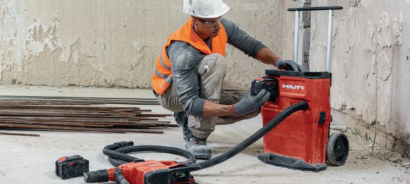 Aspirateur de poussière sans fil VC 4LX-22 T15 de classe L Aspirateur de poussière sans fil et puissant avec grande cuve pour le raccordement aux outils électroportatifs et les nettoyages de chantier (à sec et à eau), cuve de 15 l / 8 gallons (batterie Nuron) Applications 1